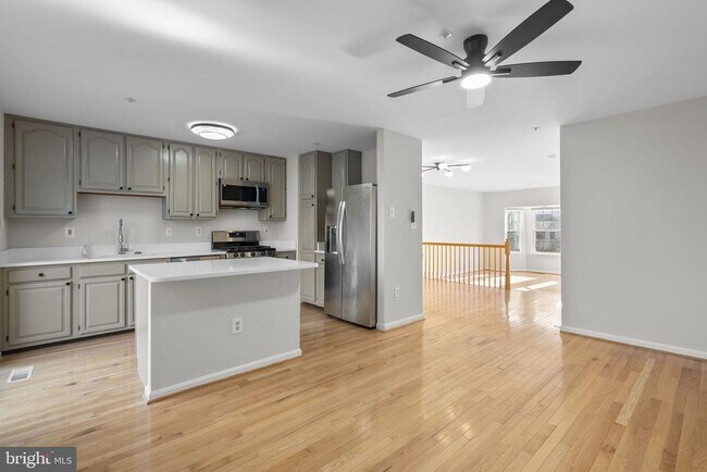 Building Photo - 18502 Clovercrest Cir