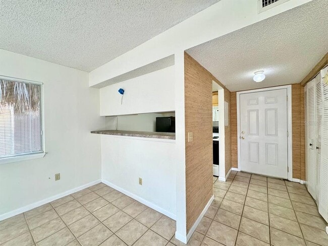Building Photo - 6324 Newtown Cir
