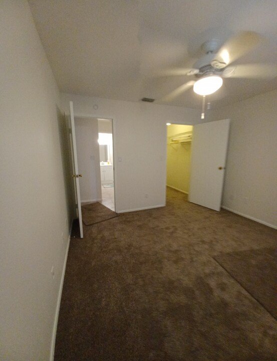 Building Photo - 1400 Gandy Blvd N