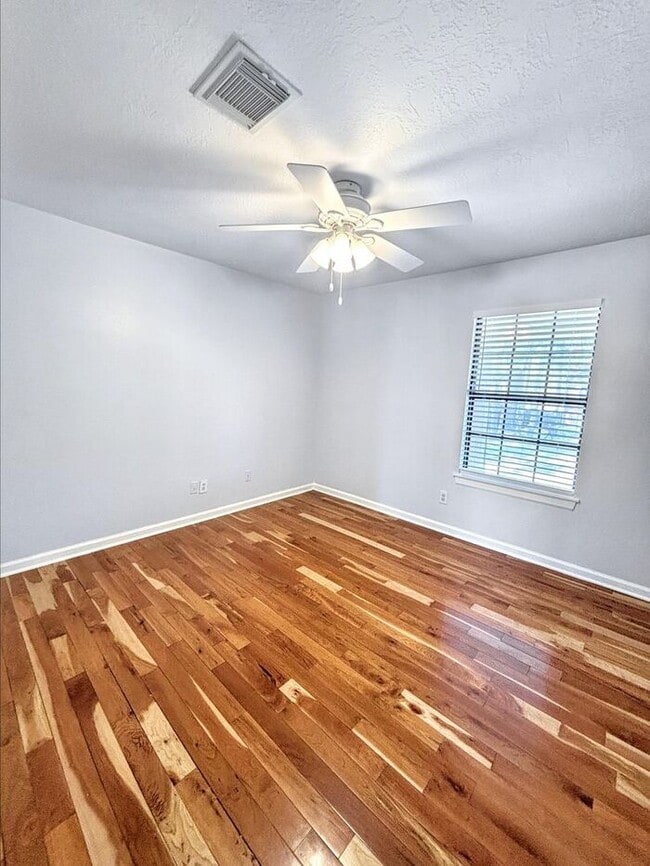 Building Photo - 4330 Meadow Springs Dr