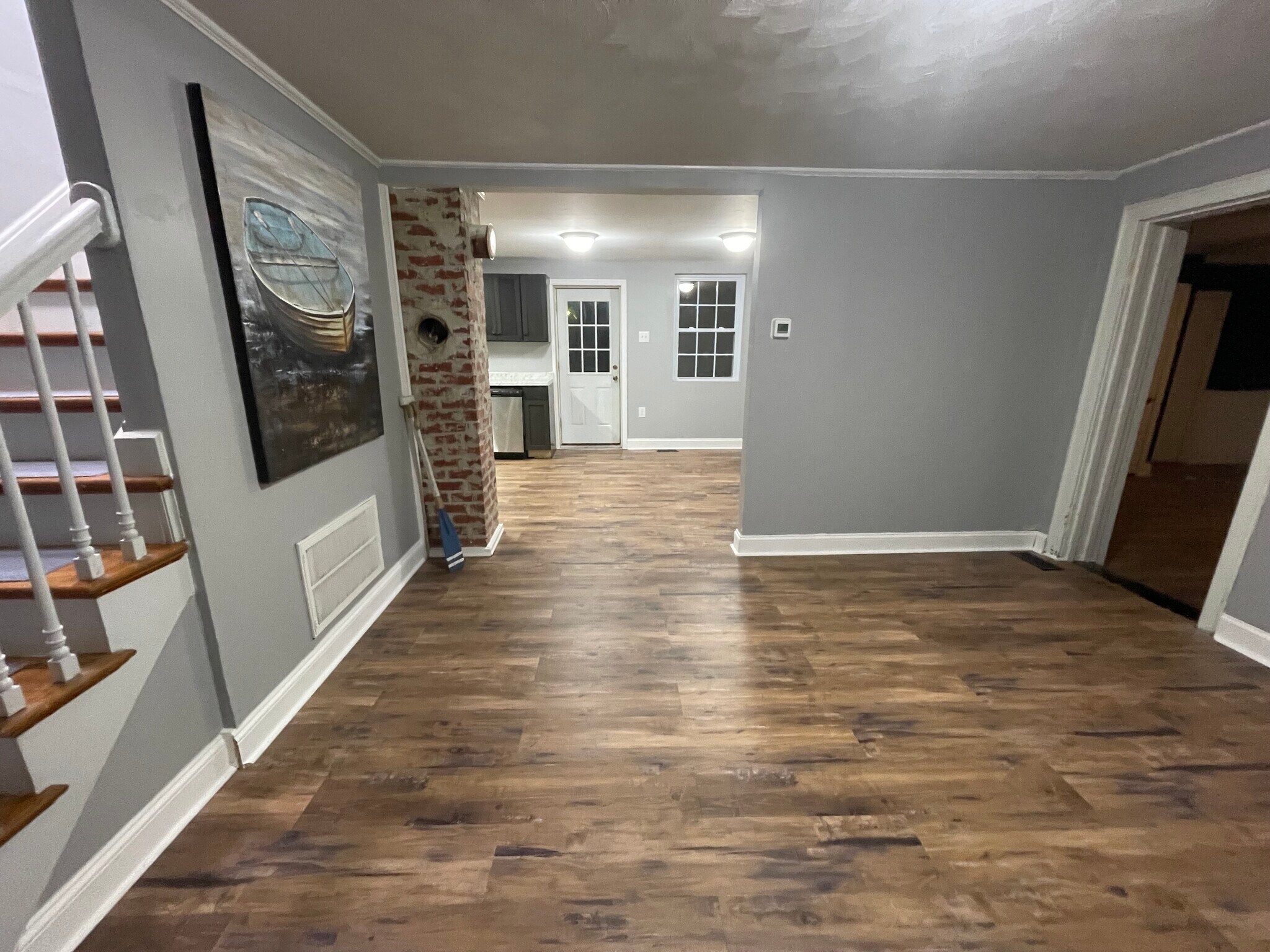 Front room/Entrance - Pic #2 - 3801 Seaford Rd