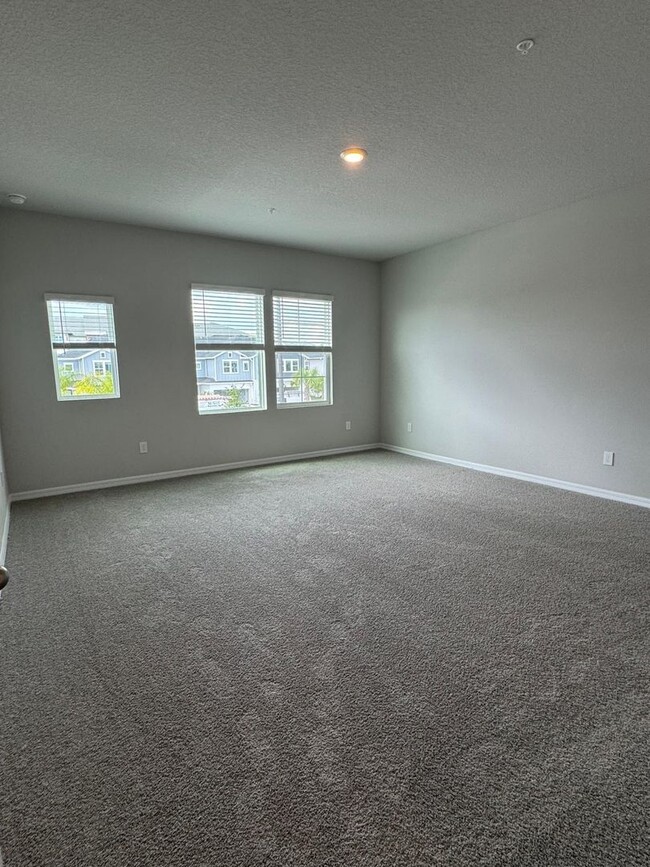 Building Photo - BRAND NEW TOWNHOUSE  3 BEDROOM 2.5 BATHROO...