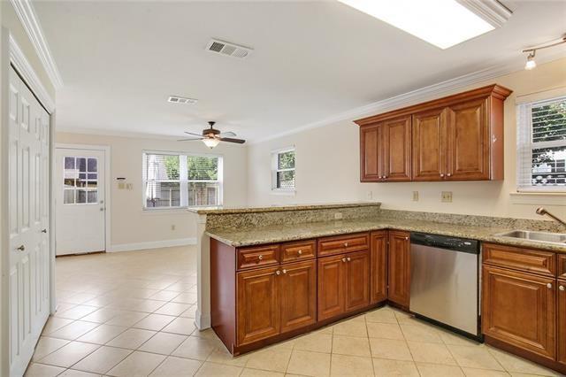 Building Photo - 348 W Robert E Lee Blvd