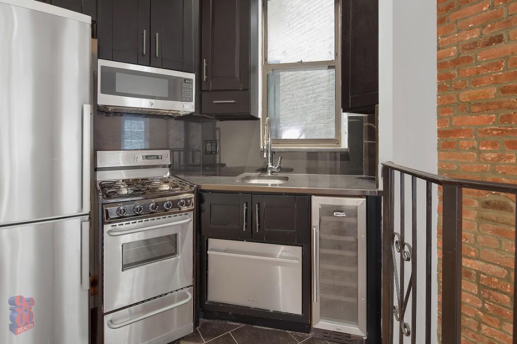 Building Photo - 250 Mott St