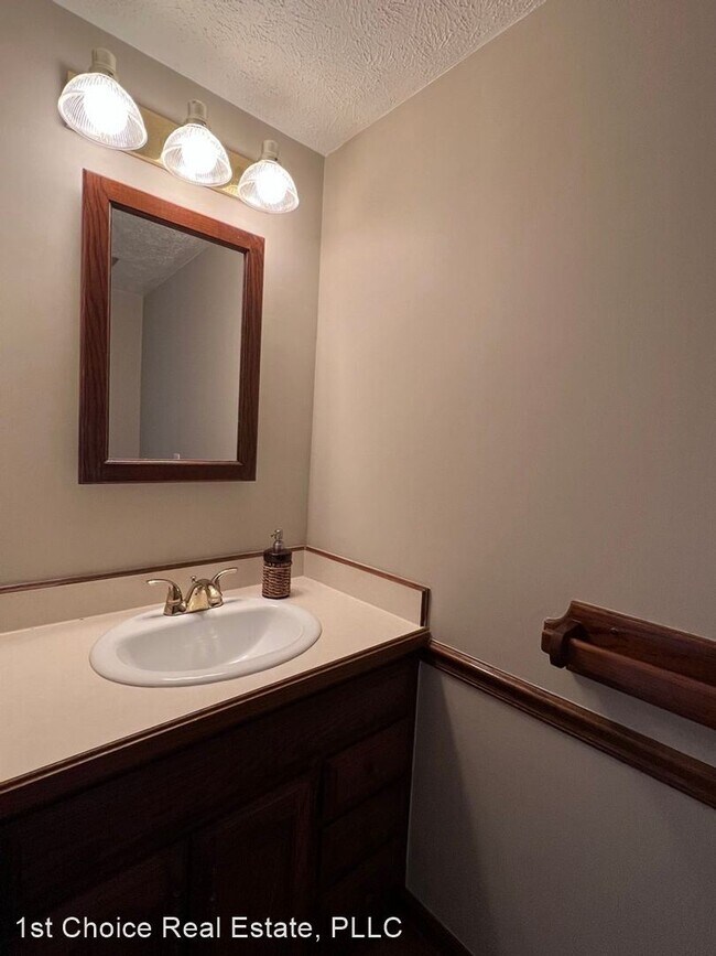 Building Photo - 3 br, 2.5 bath House - 1600 Hillside Drive