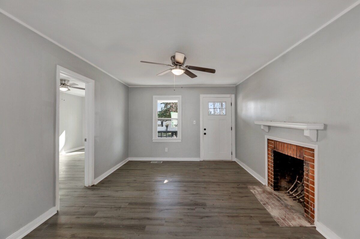 Building Photo - 2206 Walnut St SW