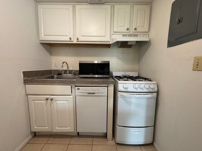 Building Photo - 139 Oyster Bay Cir