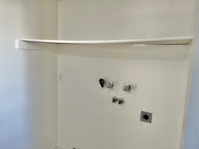 Building Photo - 342 W 4 plex