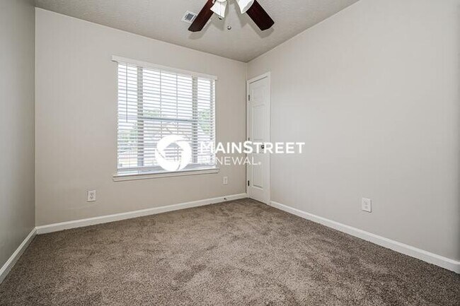Building Photo - 4 Bedroom Pet-Friendly Home in DECATUR, GA with Main Street Renewal