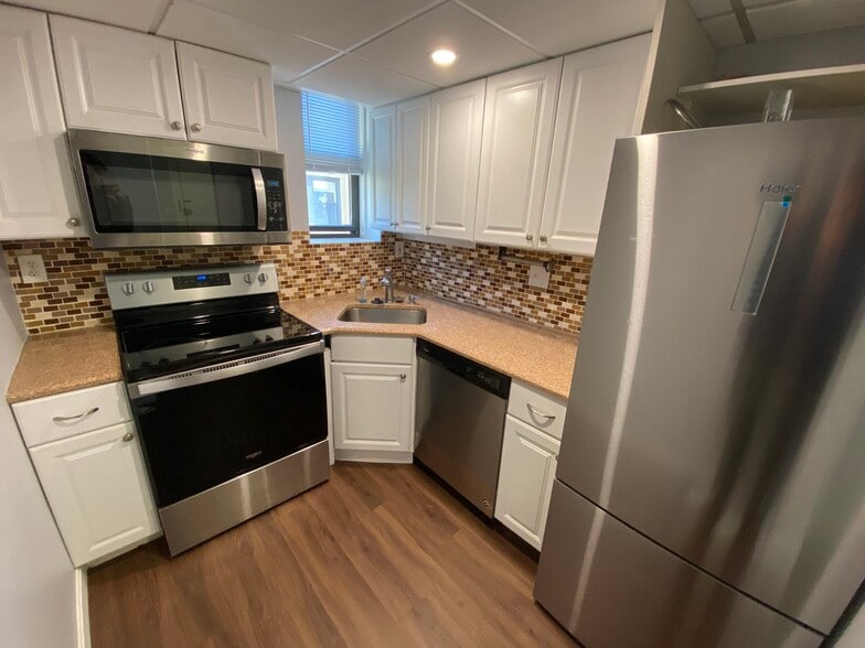 Building Photo - 466 Commonwealth Ave