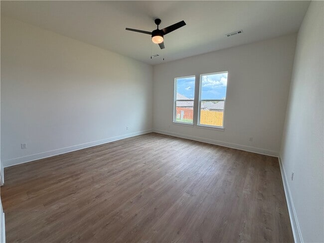 Building Photo - 5231 Nicolas Ave