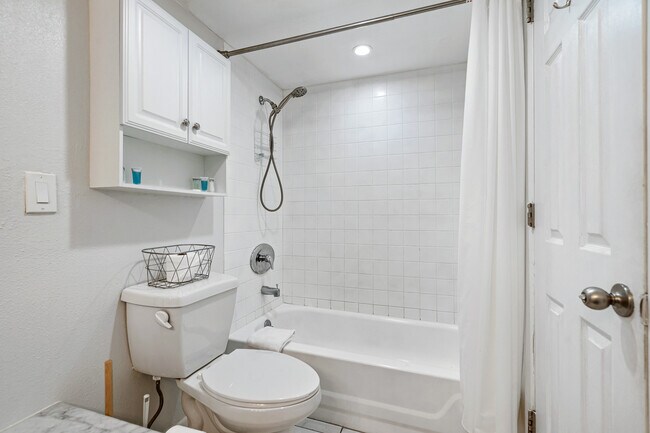 Building Photo - 230 Medallion Blvd