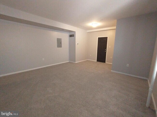Building Photo - 307 Dolphin St