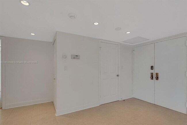 Building Photo - 3 Grove Isle Dr