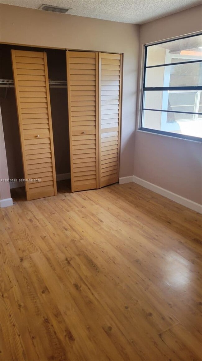 Building Photo - 914 NW 106th Ave Cir