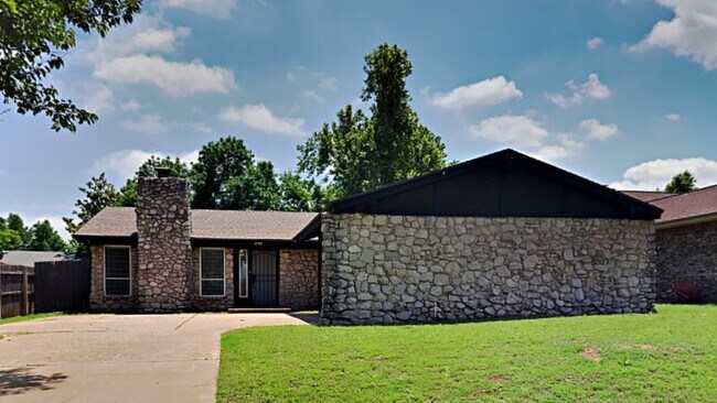 Building Photo - 3 Bedroom 2 Bathroom Home near Chisholm Creek, Quail Springs, and Highway 74 & the turnpike