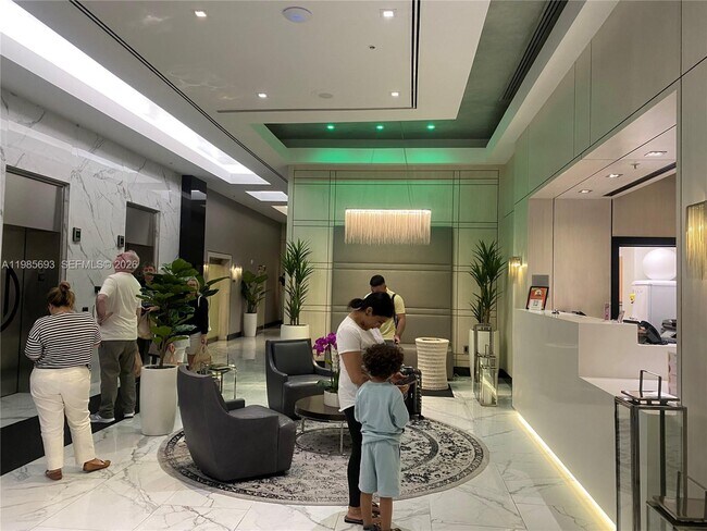 Building Photo - 185 SE 14th Terrace