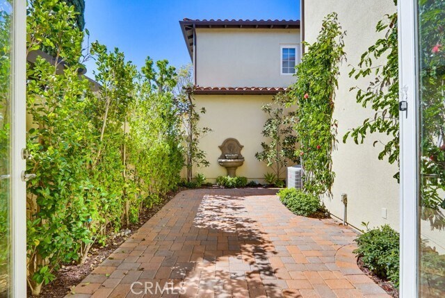 Building Photo - 57 Arborside