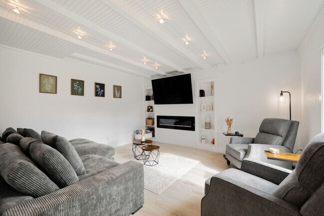 Building Photo - 3413 N 8th St