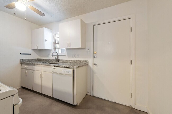 Building Photo - 5612 William Holland Ave