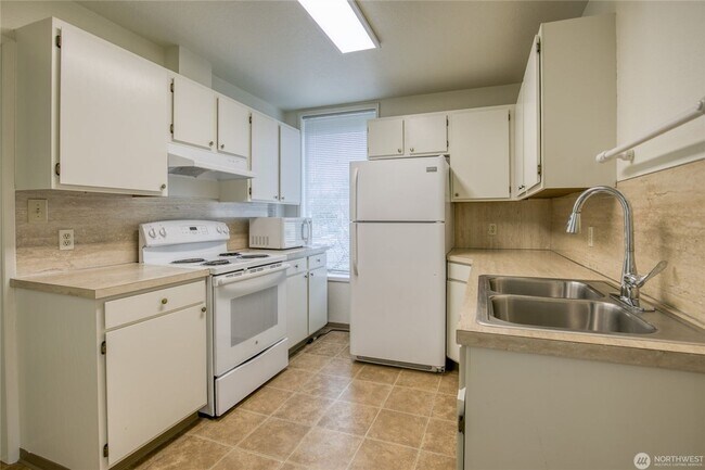 Building Photo - 208 N. "H" Street