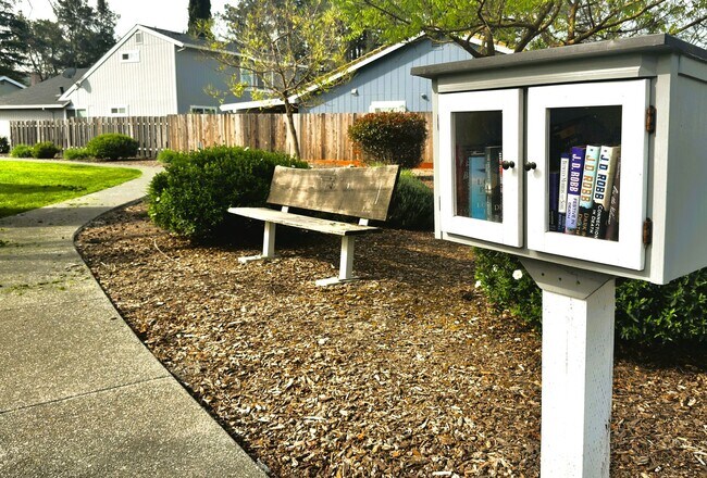 Building Photo - 2314 Sierra Creek Cir