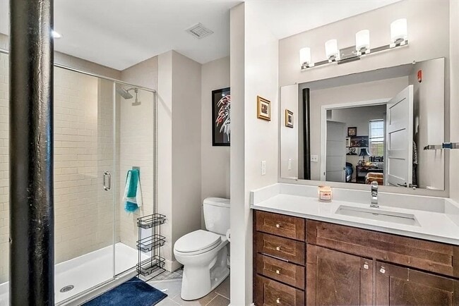 Building Photo - 130 John St