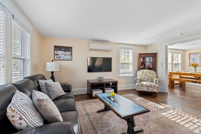 Building Photo - 181 Main St