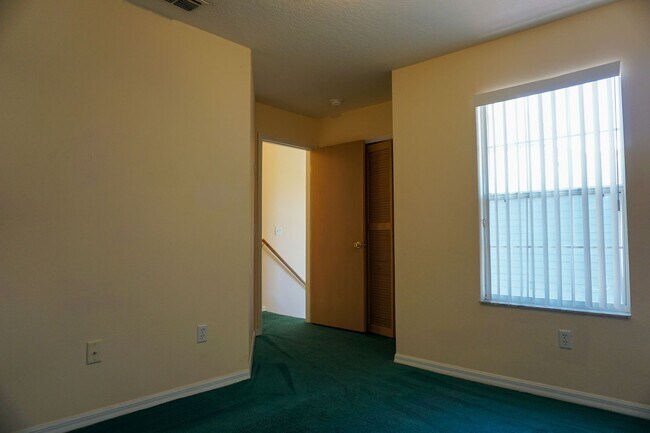 Building Photo - TownHome in Island Club West