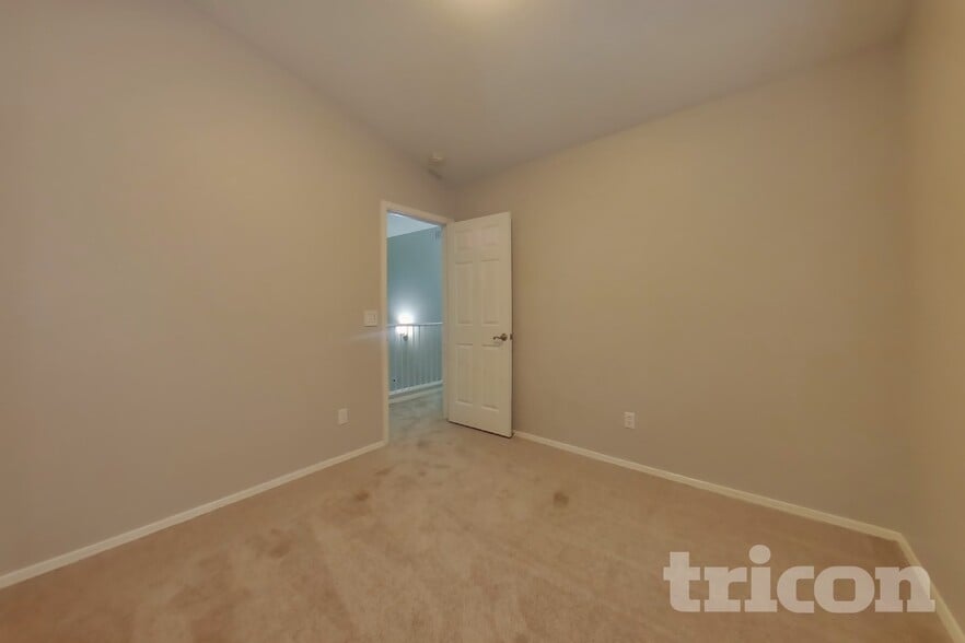 Building Photo - 16122 N 90th Ave
