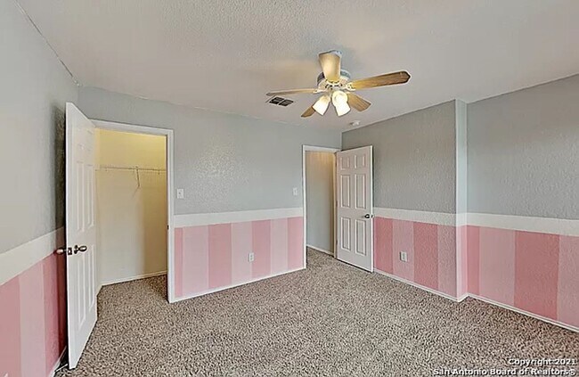 Building Photo - OPEN FLOOR PLAN  |  2 LIVING AREAS  |  4 B...