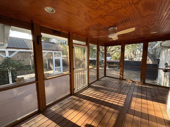 Building Photo - 5327 Chantilly Ln