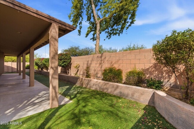 Building Photo - 8938 W Grovers Ave