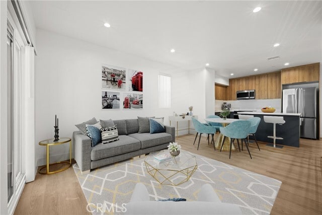 Building Photo - 2002 Hillcrest Dr