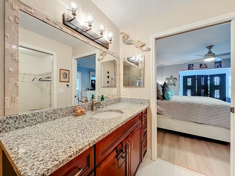 Building Photo - 760 Lake Orchid Cir