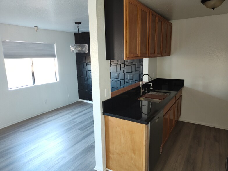 Building Photo - 14746 Delano St