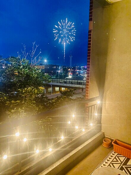 Building Photo - 1521 Central St