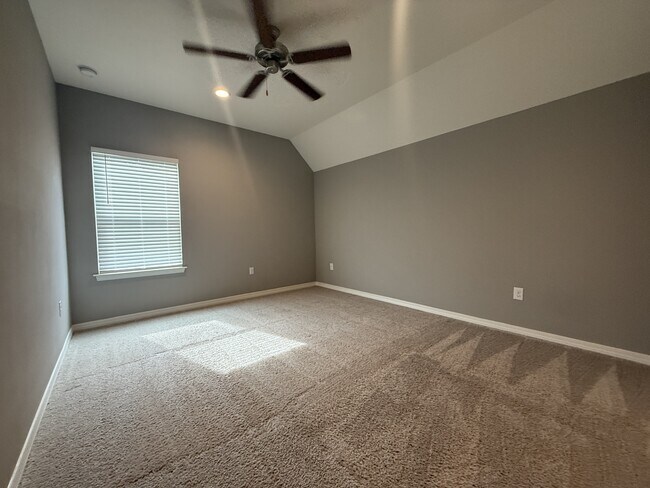 Building Photo - 105 Creve Core Dr