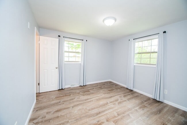 Building Photo - 3 bed 2 bath Ranch in Hobart