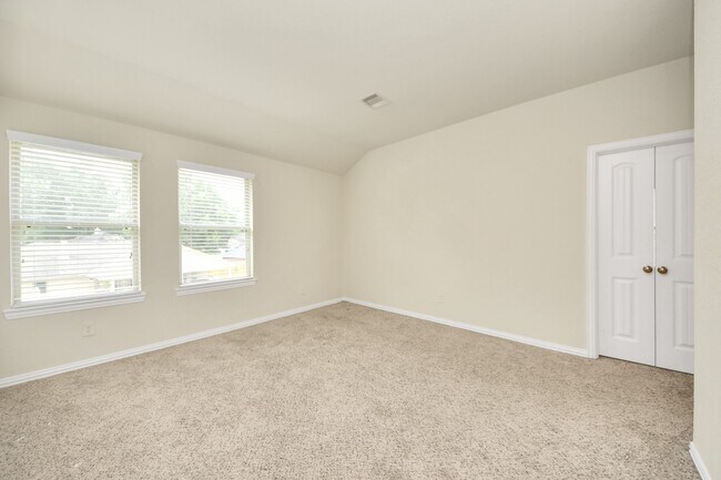 Building Photo - 1437 Northwood Springs Dr