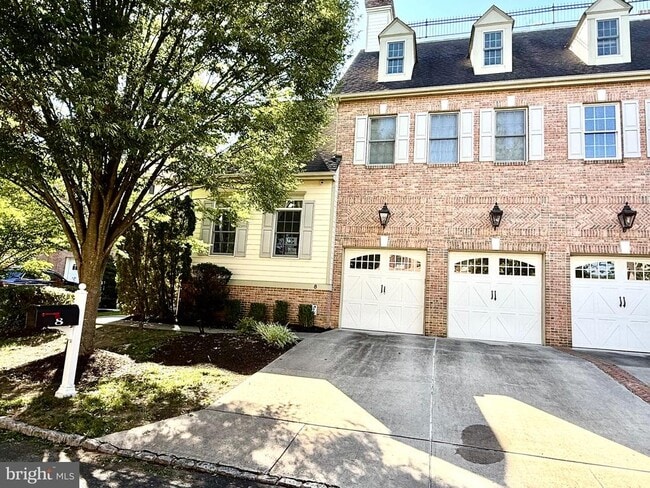 Building Photo - 8 Collins Mill Ct
