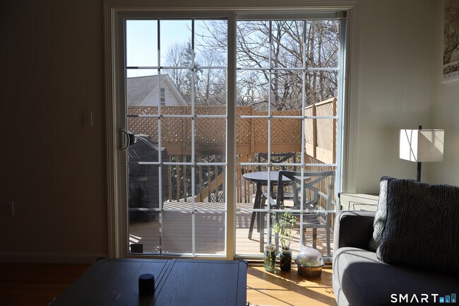 Building Photo - 25 W Silver St