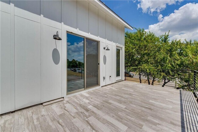 Building Photo - 8411 Bowling Green Dr