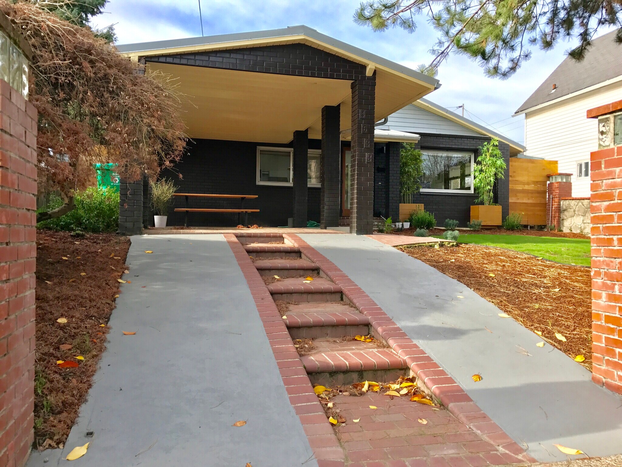 Building Photo - 4633 N Gantenbein Ave