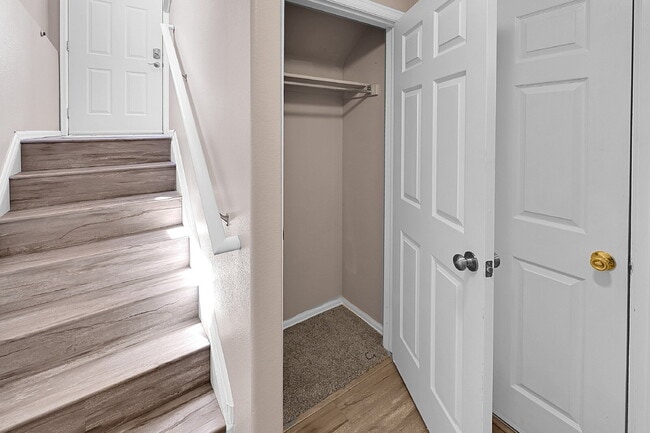 Building Photo - $2,050.00, 3 bed, 2.5 bath, located in Pal...