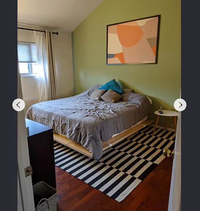 Master Bedroom - 9808 Regent St