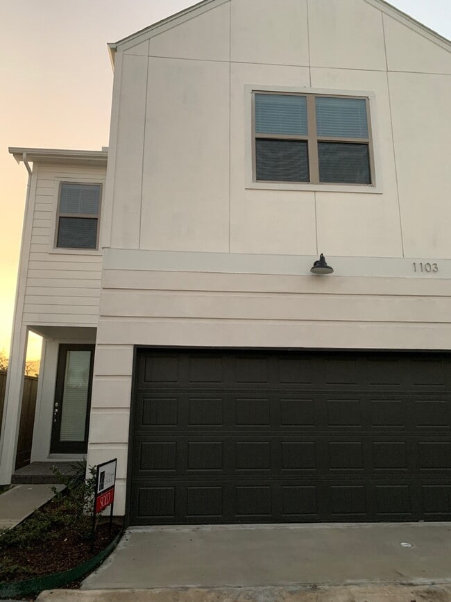 Building Photo - 1106 Fuschia Rd