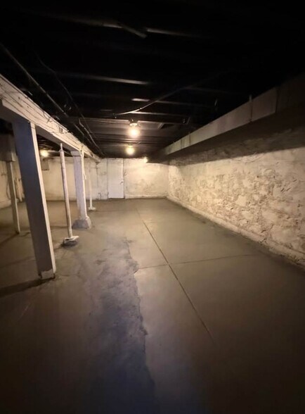 Building Photo - 1343 Walton Ave