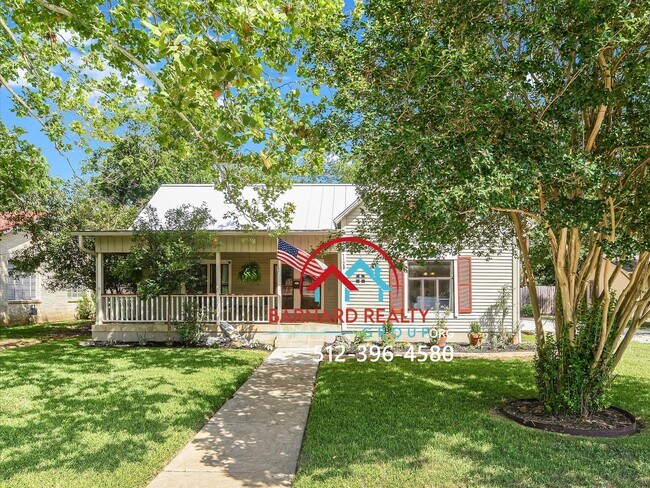 Primary Photo - Available Now: 2 Bed/2 Bath in Historic Di...