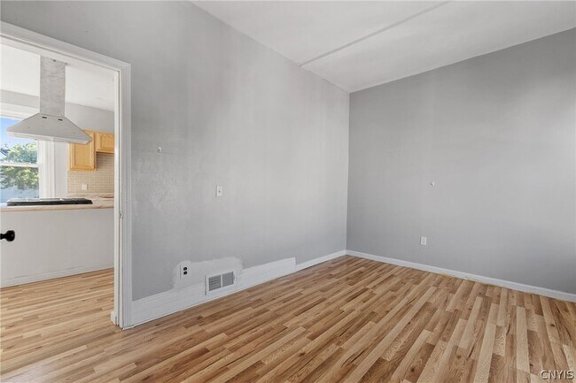 Building Photo - 319 Merriman Ave